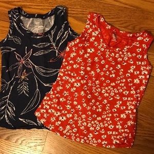 Set of 2 Old Navy Fitted Tanks
